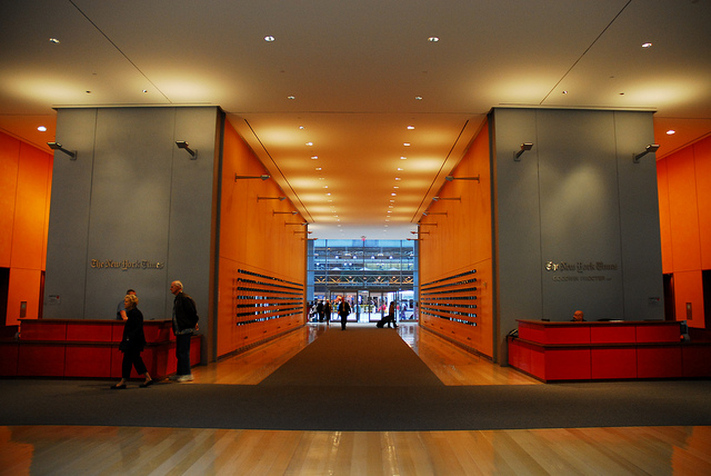 L'entrée du Siège du New York Times à Manhattan - (CC) burçak pekin