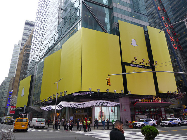 Snapchat s'exposait récemment à Times Square (New York) - (CC) Brother Ralphie